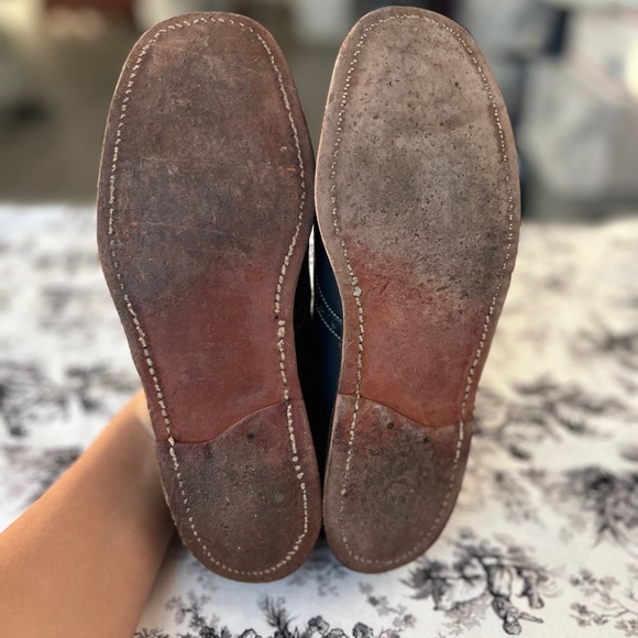 Classic Women's Black Leather Wingtip Shoes with Gold Eyelets - Picture 4 of 4